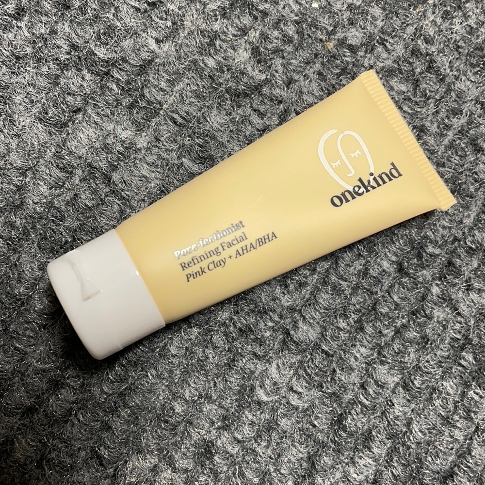 NEW! OneKind refining facial, pink clay-travel size